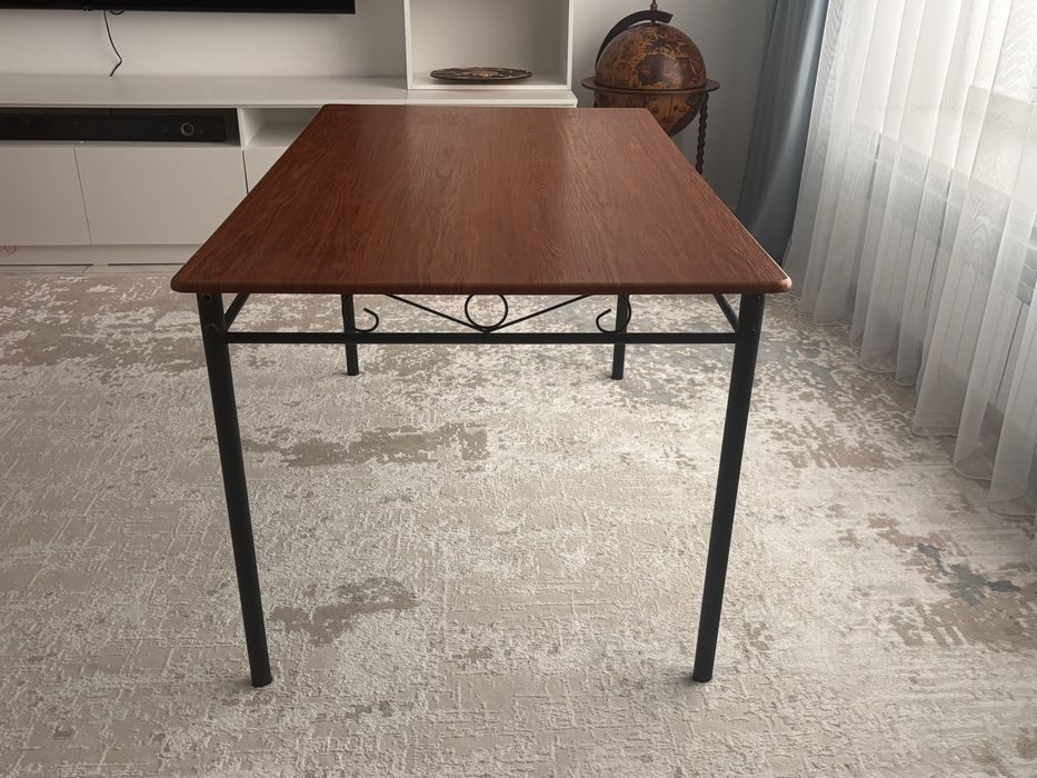 Стол в хорошем состояний