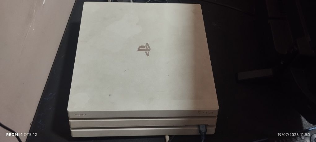 PS4 pro 1 tb xolati ideal 2ta orginal pult uyda oʻynalgan