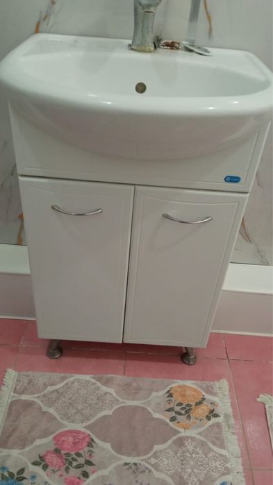 Срочно Продам раковину с тумбой