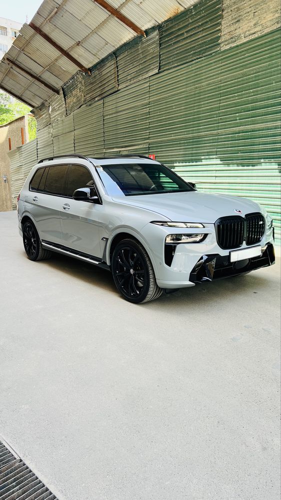 BMW X7 m60i продается в идеалном состояние