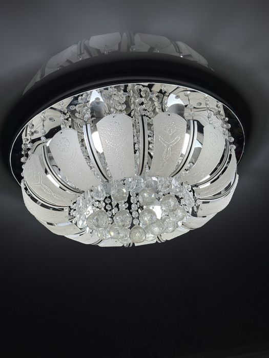 Люстра серебристая большая