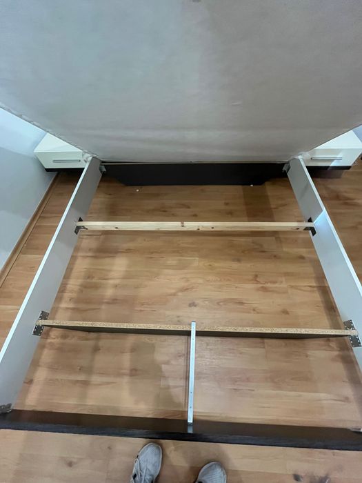 Запазена спалня с нощни шкафчета и гардероб + скрин