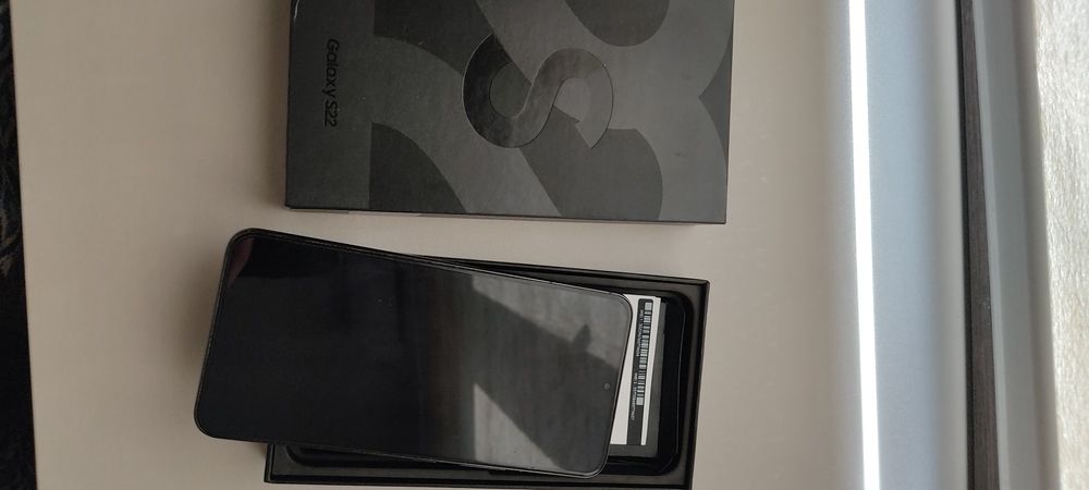 Продам свою Samsung galaxy s22 черный 256