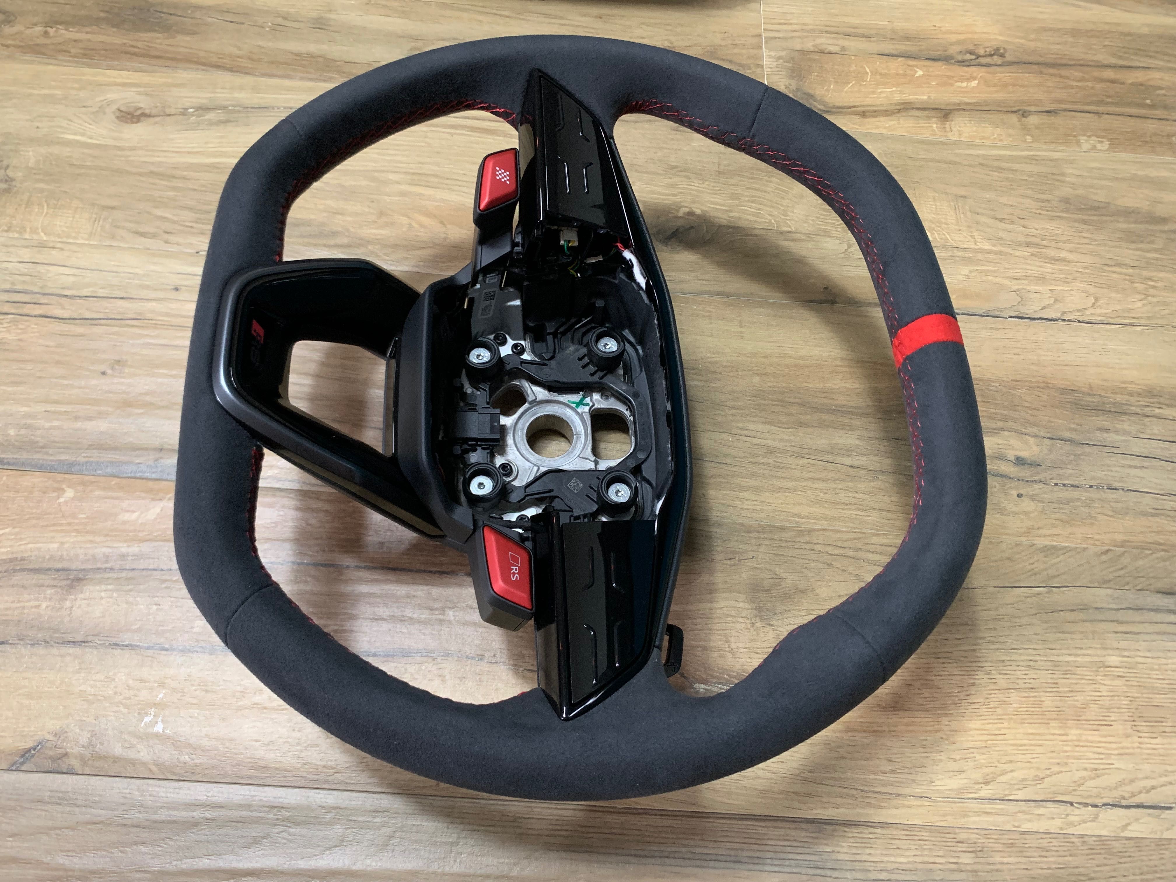 Volan Teșit Audi RS/Q4,Q5,Q6,A4,A5,A6,A7,E Tron /Modelul Nou 2024