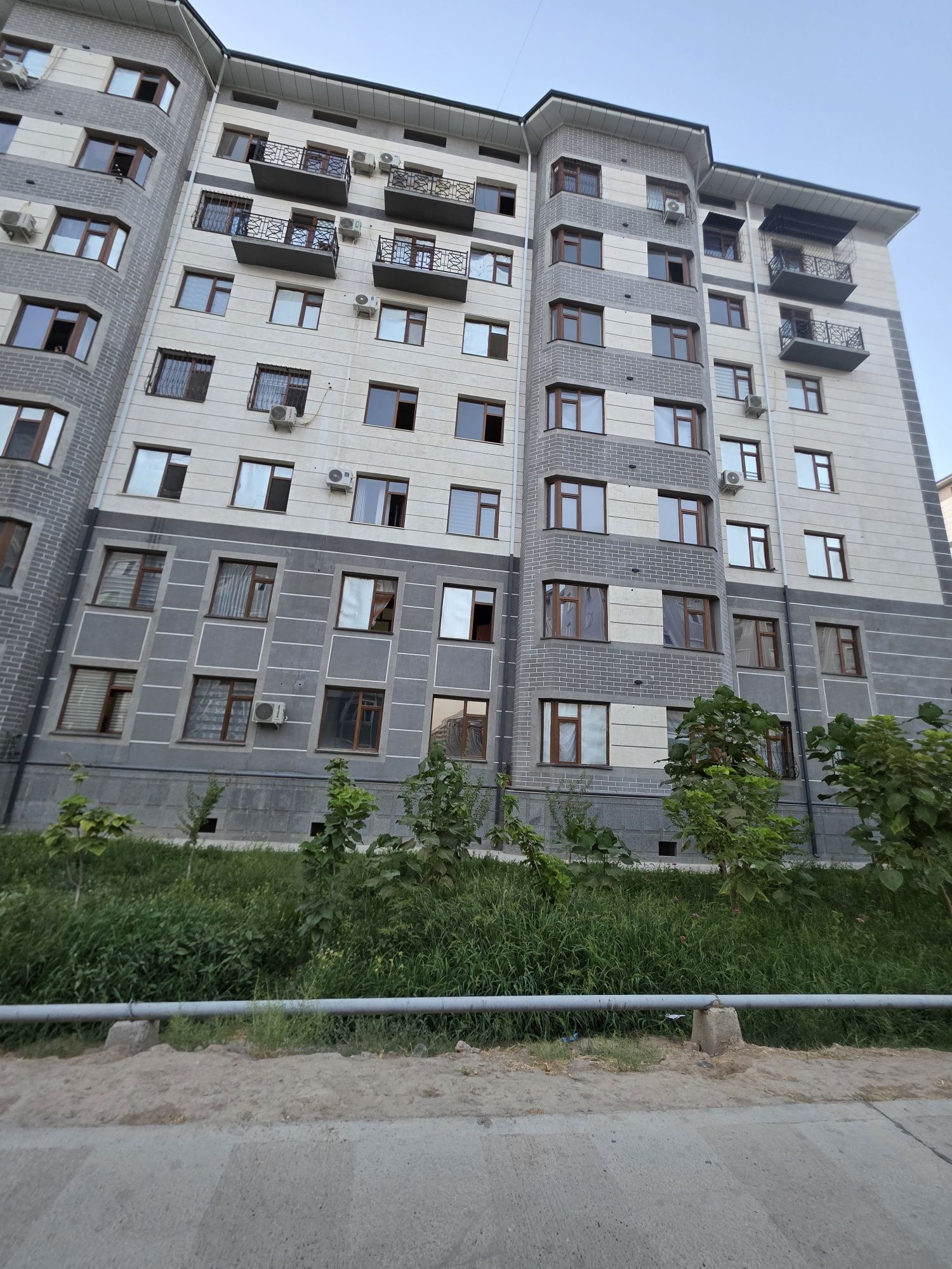 22 maktab oldida 1x2 xona bugan 5 qavat 7 qavatlik