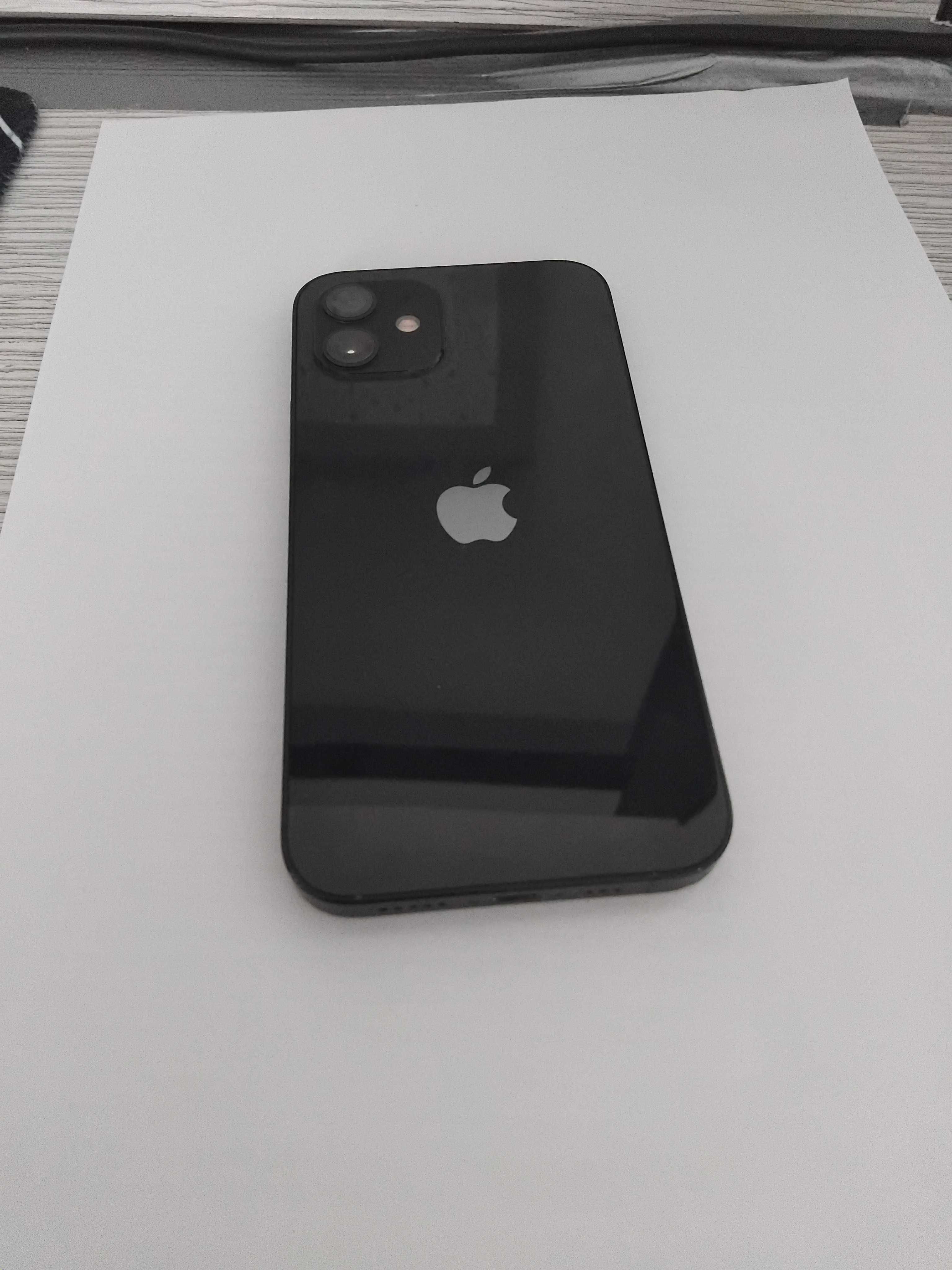 Продава се Iphone 12