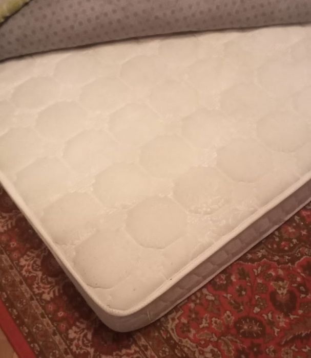 Продам матрас в хорошем состоянии