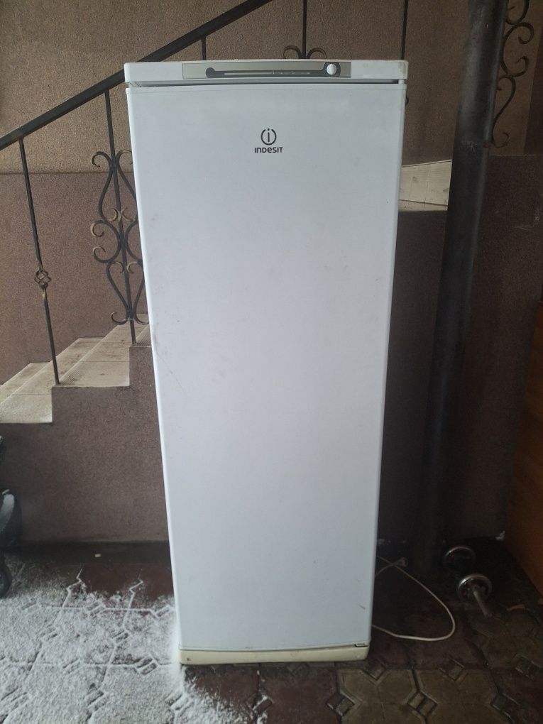 Морозильник Indesit