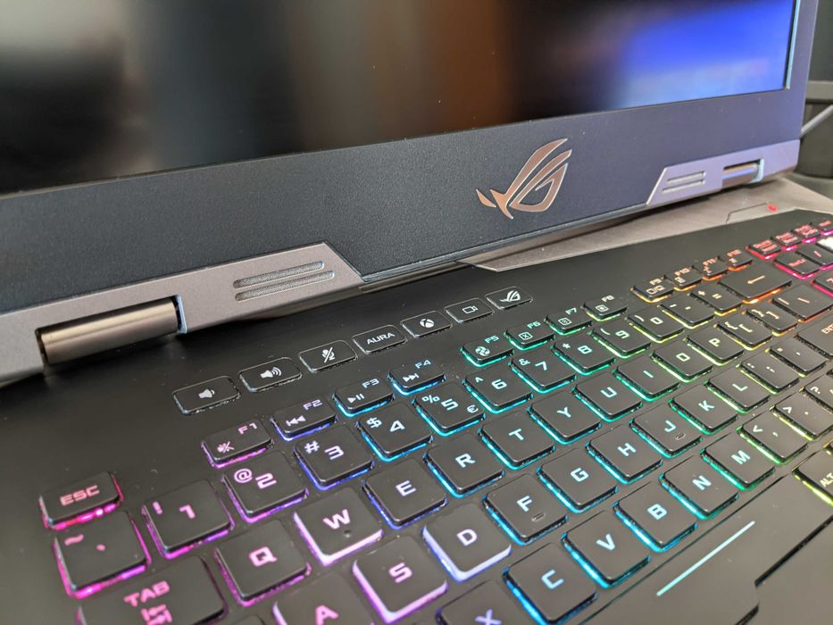 Asus ROG G703VI - GTX 1080, i7 7700HQ, 16GB DDR4, 256gb SSD, 1tb SSHD