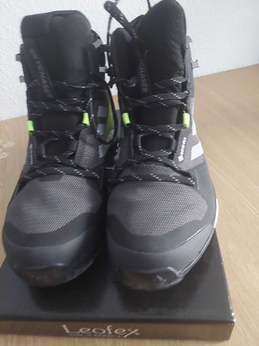 Vând ghete Adidas Terrex