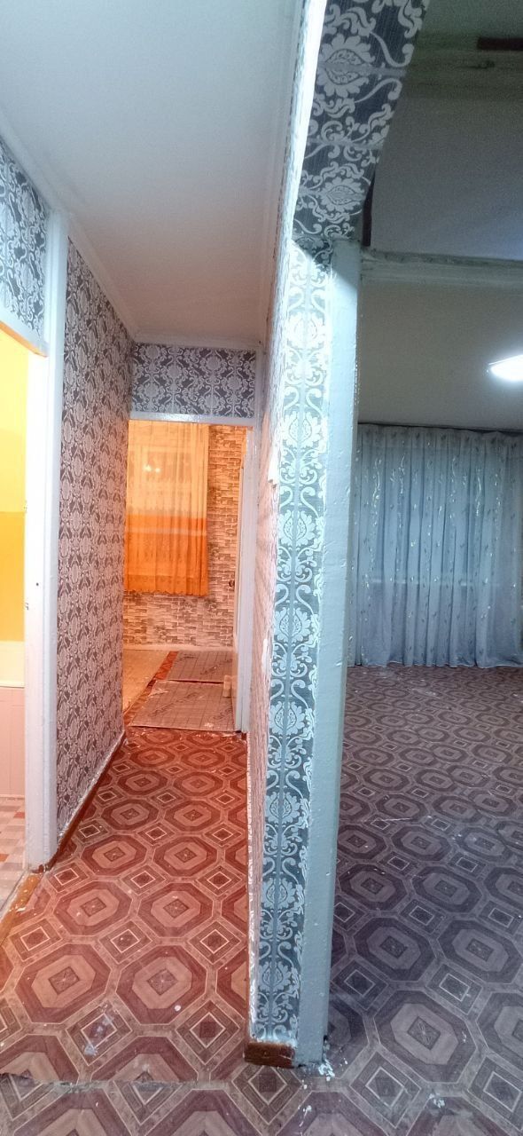 Срочно продаётся 1 ком квартира в чирчике 1 этаж 3мкн