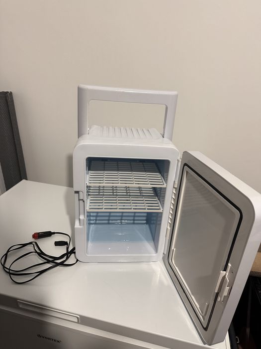 Mini frigider auto 12V 10Litri capacitate