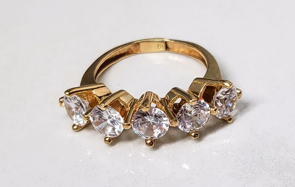 Inel din aur 14K cu 5 pietre de zirconiu cubic – mărimea 52