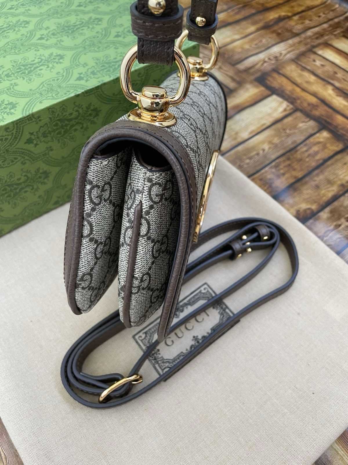 Оригинална Малка Чанта Гучи Blondie Златно Gucci GG Supreme Canvas