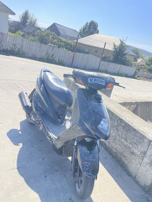 Vand scuter 125 4t cu acte