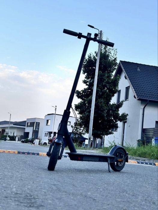 Trotineta electrica Xiaomi Essential Scooter negru