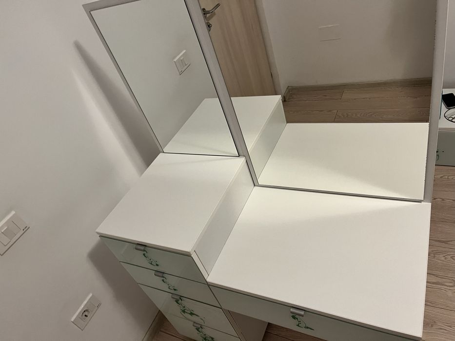 Set 2 Noptiere + Comoda cu sertare si Oglinda
