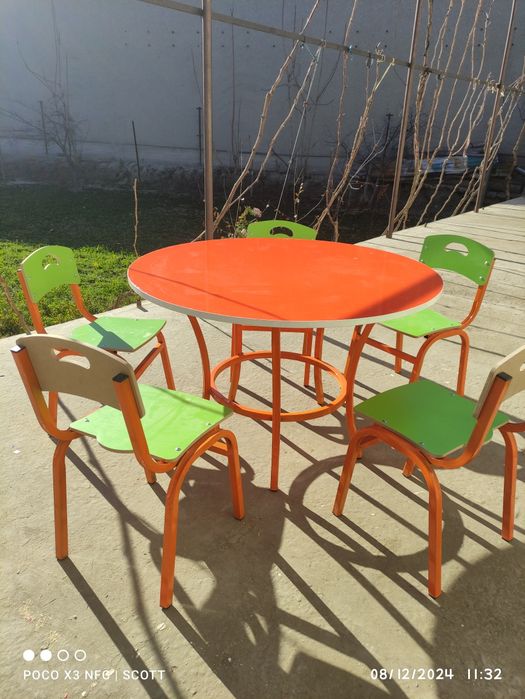 Bolalar uchun kravat stol stulchalar