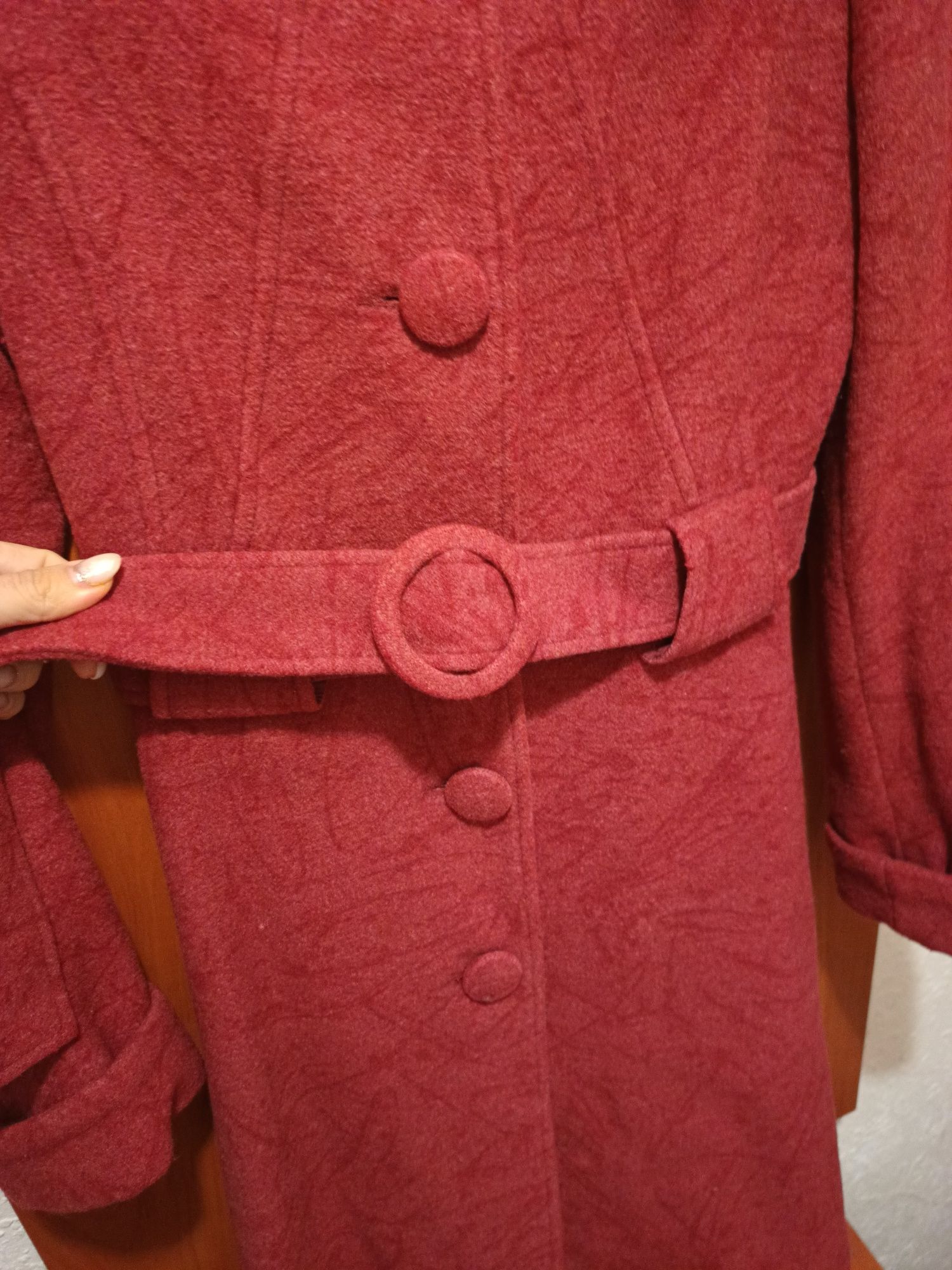 Червено дамско вълнено палто