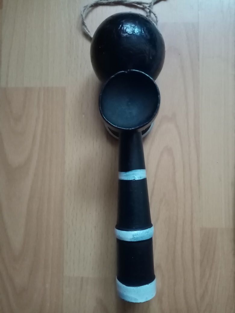 vand kendama din lemn