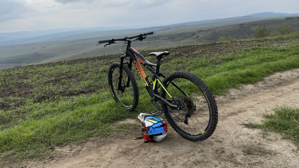Bicicleta xc full suspension