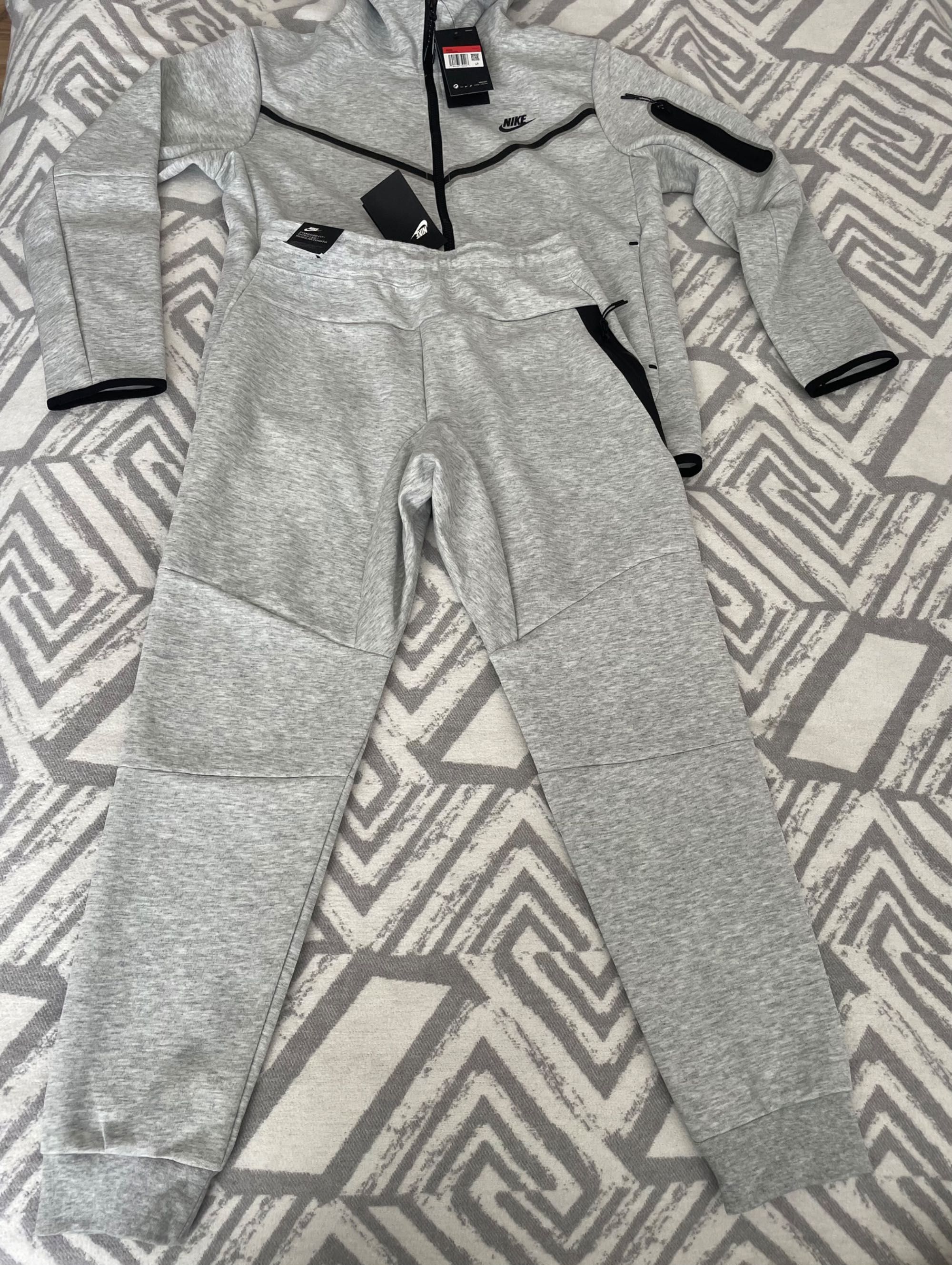 Чисто Нов Анцуг Nike Tech Fleece