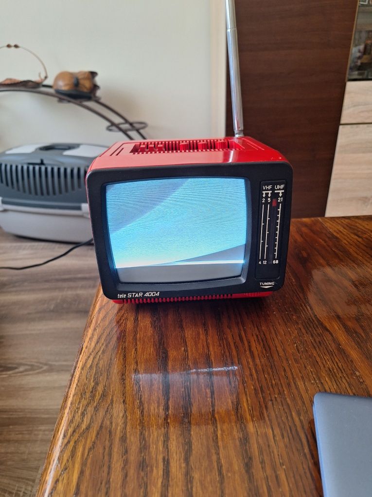 Телевизор Tele Star 4004