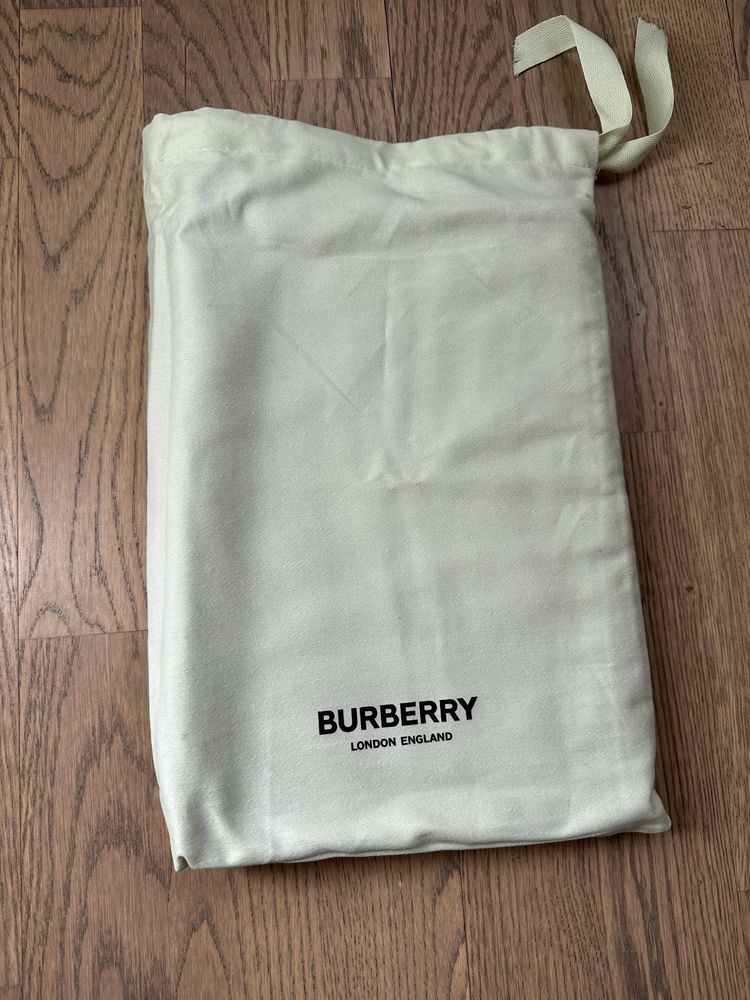 Продам новый клатч burberry