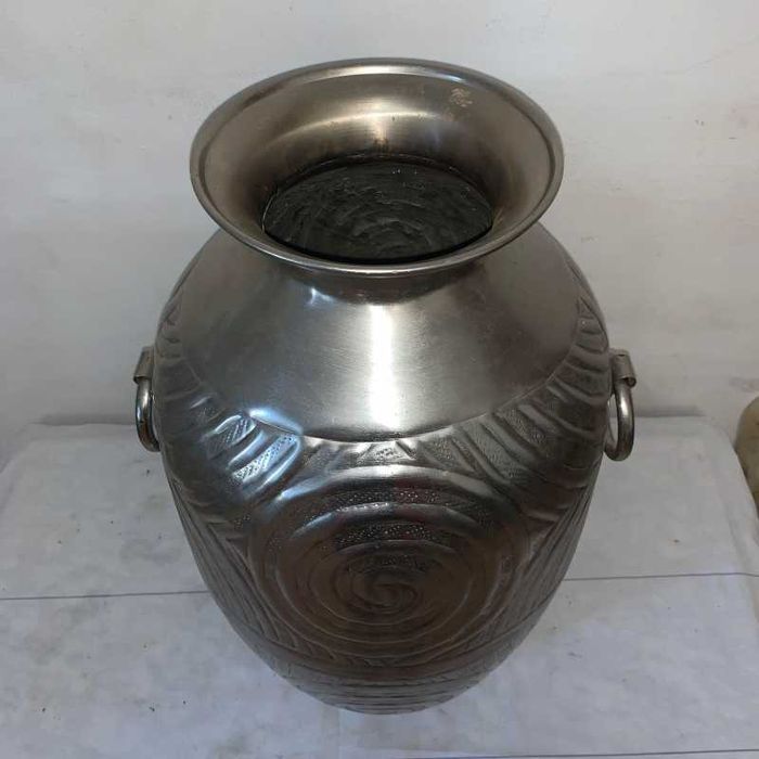 Vaza din inox      .