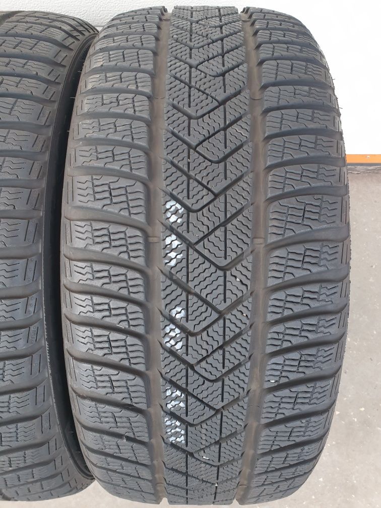 Зимни гуми 4 броя PIRELLI SottoZero3 235 35 R20 дот 4719