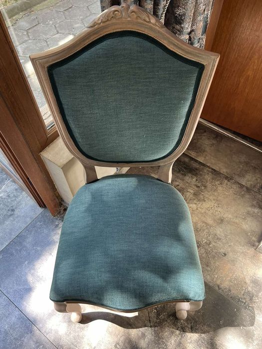 Стол масив в зелено