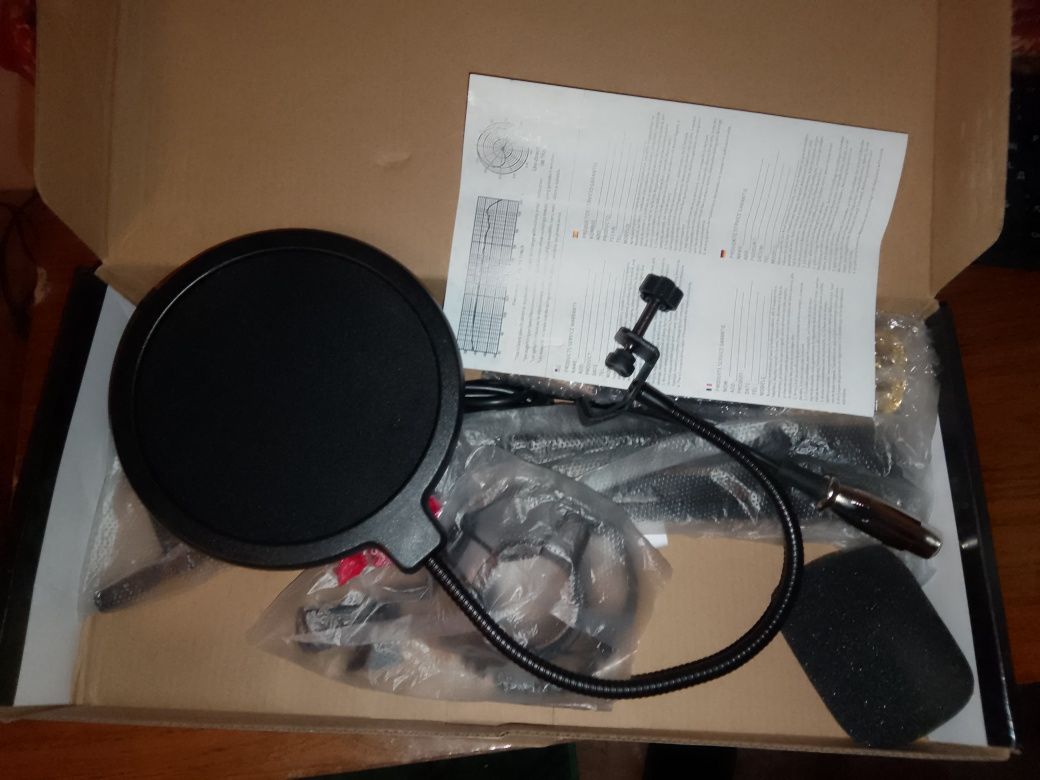 Diqqat!!! BM 800 studiya  mikrofoni sotiladi.