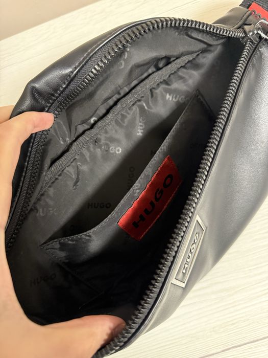 Кожена чанта HUGO тип банан