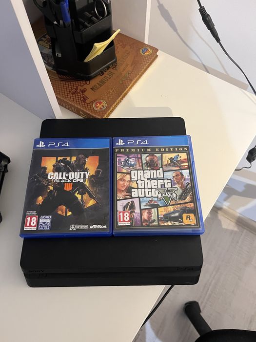 Vand PS4+maneta+2 jocuri
