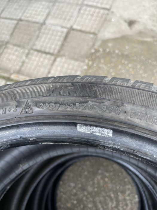 255/35/20 Зимни гуми NoKian