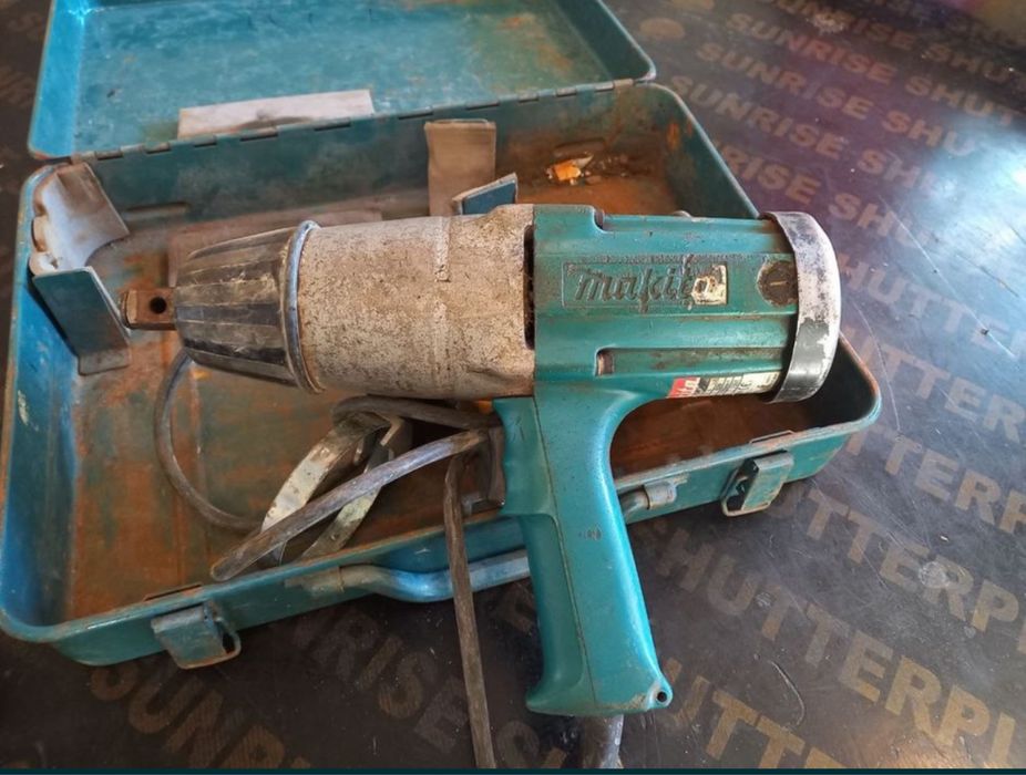Гайковерт Makita работи перфектно