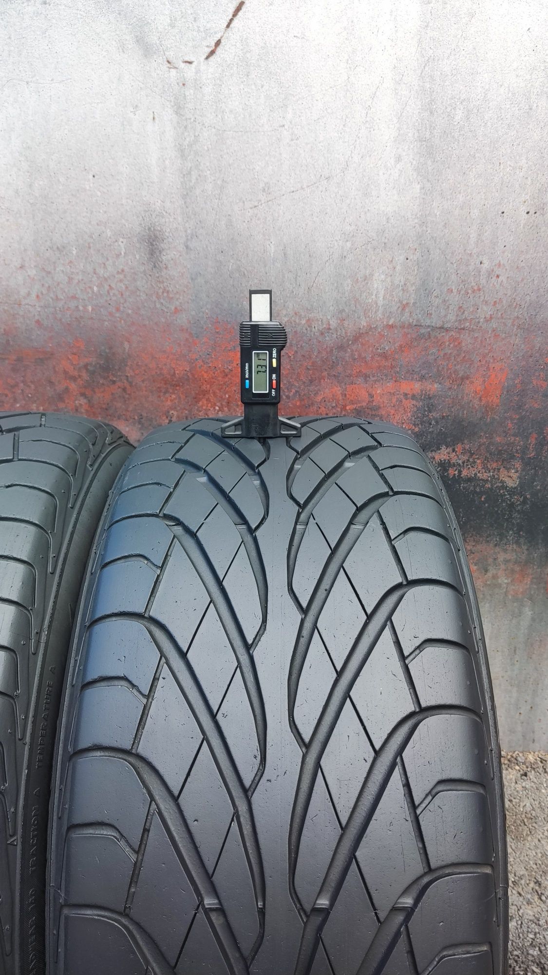 2бр летни гуми 245/45/16 Bridgestone 
7+mm
Добро състояние на гумите