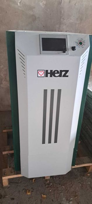 Котел на пелети ,,Herz"30 kw в комплект с бункер.Произведен: 2024г.