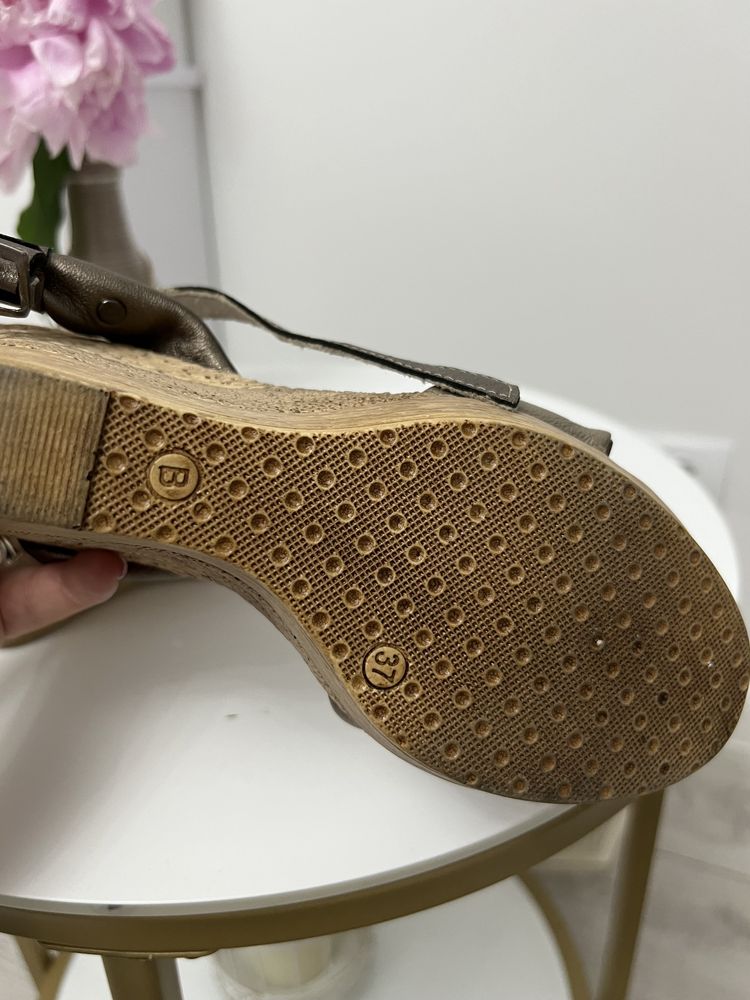 Sandale cu platforma din piele naturala