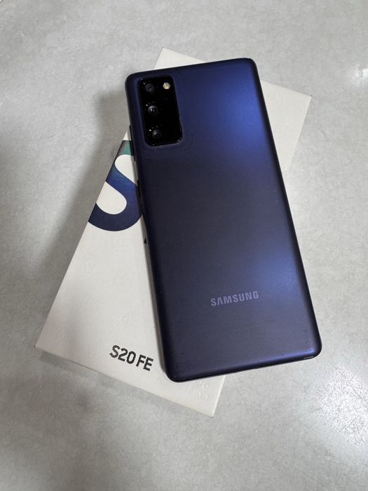 Продам Самсунг s20fe. 128гб без царапин, в ремонте не был!