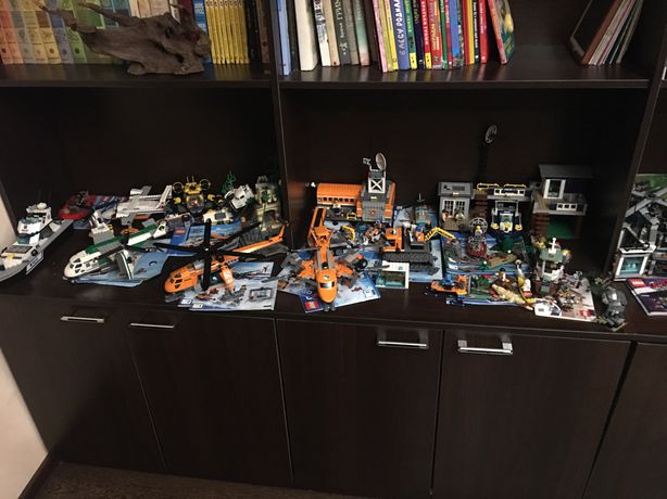 Лего много Lego