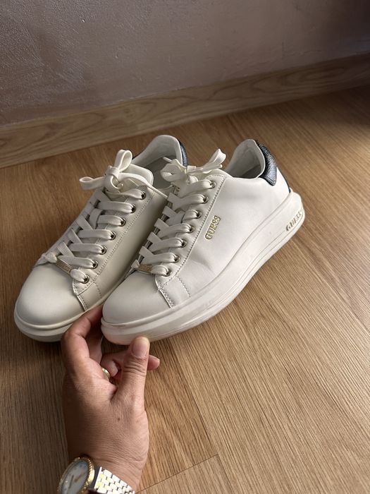 Дамски маратонки Guess 38 номер носени броени пъти