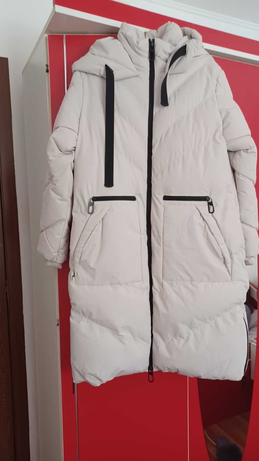 Două paltoane la modă din New York
