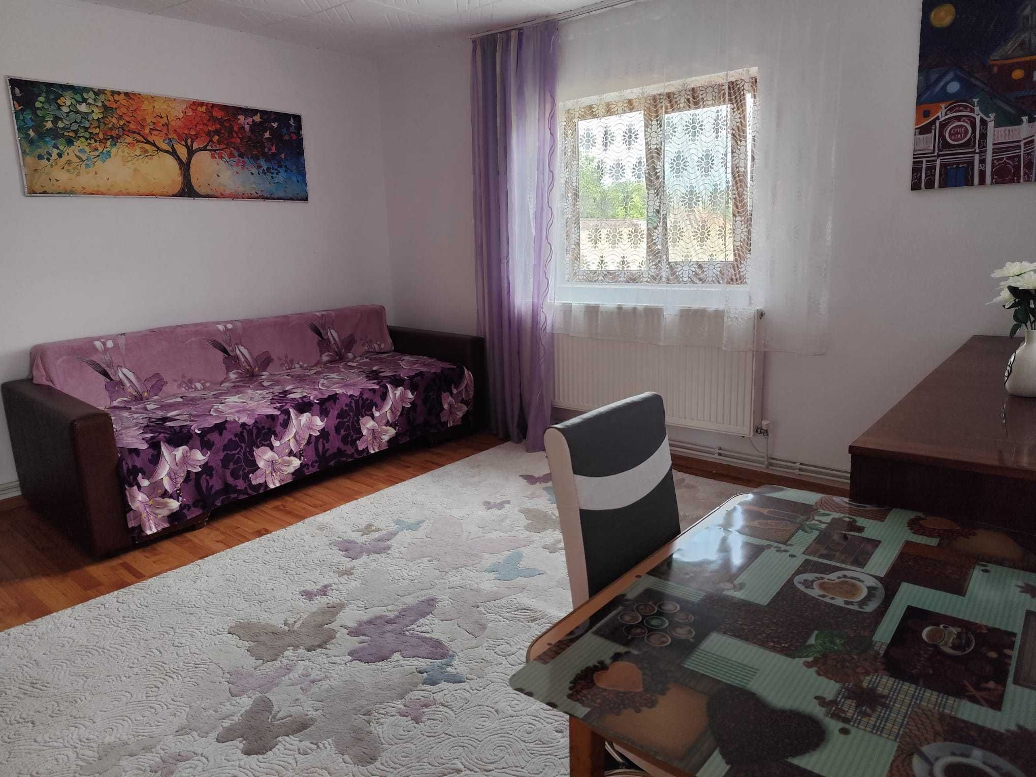 se inchiriaza apartament 2 camere la casa