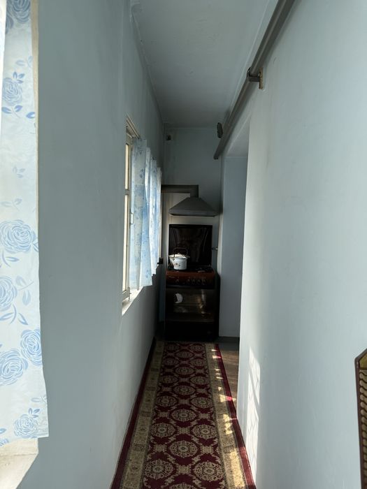 Panelniyda 2 xonali uy arenda 1 etajda joylashgan