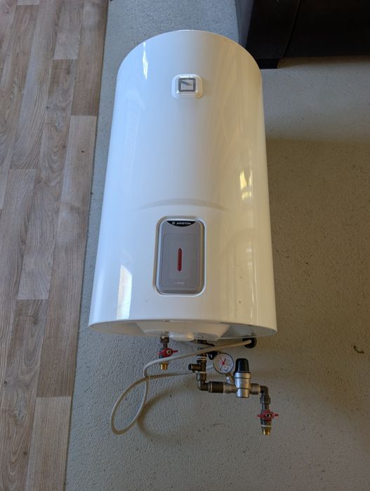 Vând boiler electric aproape nou Ariston