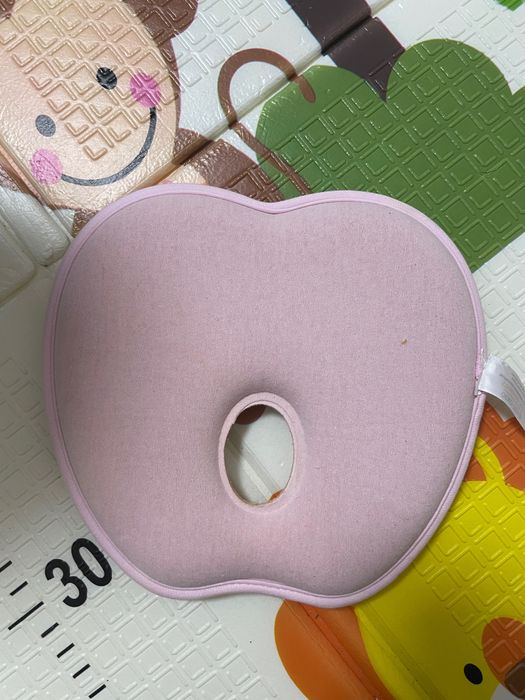 Ергономична бебешка възглавница