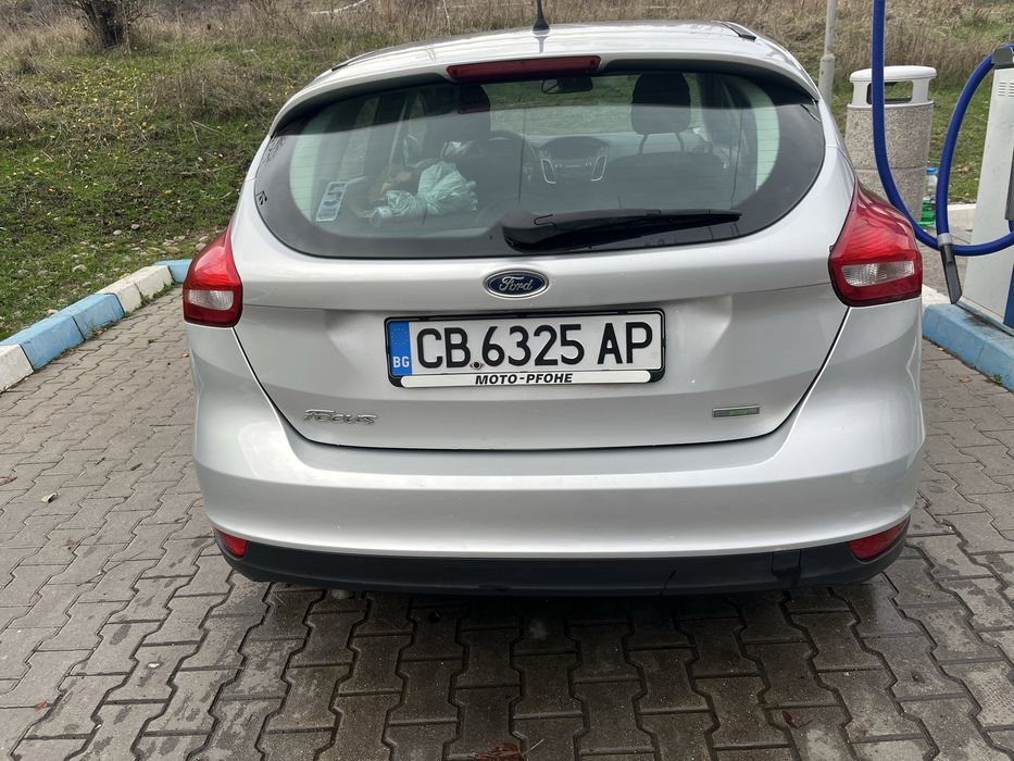 Продавал личния си автомобил безупречен Форд Фокус
