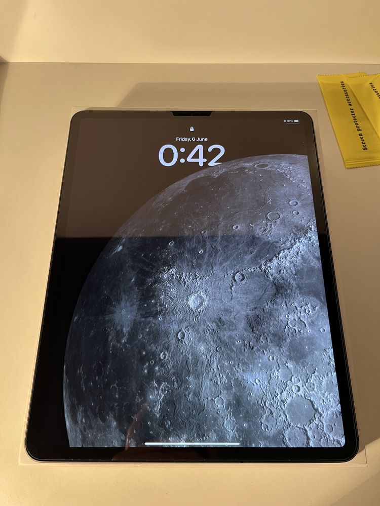 iPad Pro 12.9-inch (4th) Wi-Fi + Cellular, 512GB, Space Gray
