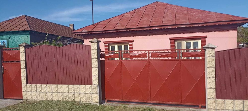 Casă + teren 990 mp